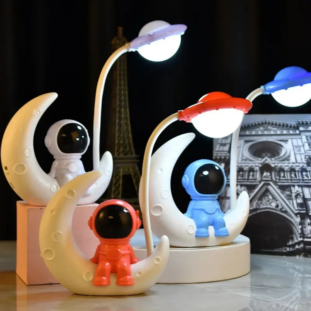 Creative Moon Astronaut Nightlight, LED Small Desk Lamp for Bedroom Decoration, Christmas Gift